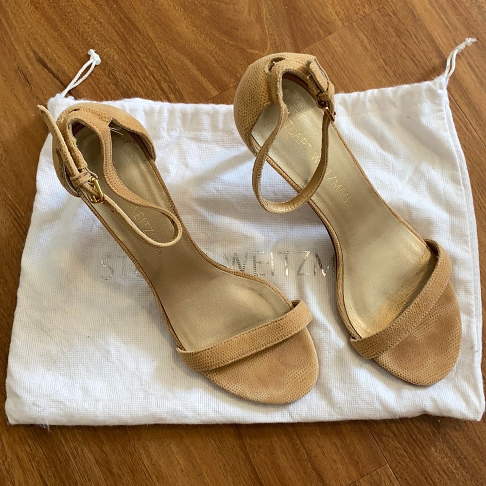 Stuart Weitzman nunaked straight mid heels